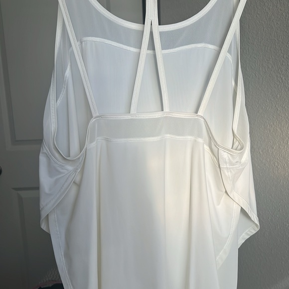 Lululemon white tank
lululemon athletica - Picture 5 of 6